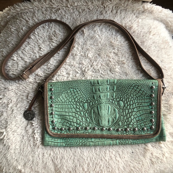 Double J Saddlery Simple Crossbody Clutch - Picture 1 of 6